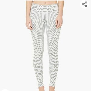 ALO yoga air brush leggings white arches